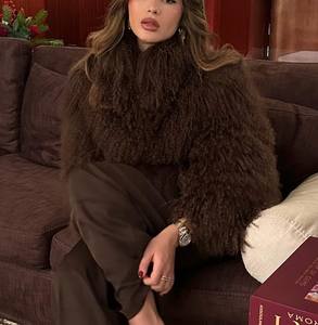 Cappotti Corti Invernali Caldi da Donna 2025, Giacca Addensata a Maniche Lunghe con Scollo Rotondo, Elegante Capospalla <span class=keywords><strong>in</strong></span> <span class=keywords><strong>Pelliccia</strong></span> <span class=keywords><strong>Sintetica</strong></span> Stile High Street - Product Image 4