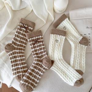 Chaussettes mi-mollet en polaire épaisse et chaude, rayées, pour dormir à la maison - Product Image 4