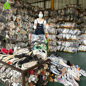 Chaussures Mixtes Homme Femme d'Occasion, Très Rentables, Combinaison Aléatoire, Fourniture en Gros Directe d'Usines Chinoises - Product Image 4
