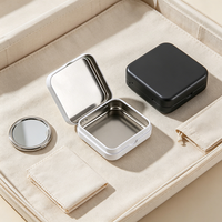 Boîte à pilules carrée mini noire et blanche en métal à charnière, étui portable pour médicaments, capsules et comprimés, avec impression de logo personnalisée