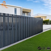 Clôture modulaire en aluminium pré-assemblée à lames verticales, clôture en lattes d'aluminium facile à installer, écran d'intimité extérieur