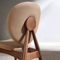 Chaise de salle à manger MULIGNA personnalisée, style nordique contemporain, ergonomique, avec dossier rembourré, revêtement en cuir, pour villa ou hôtel