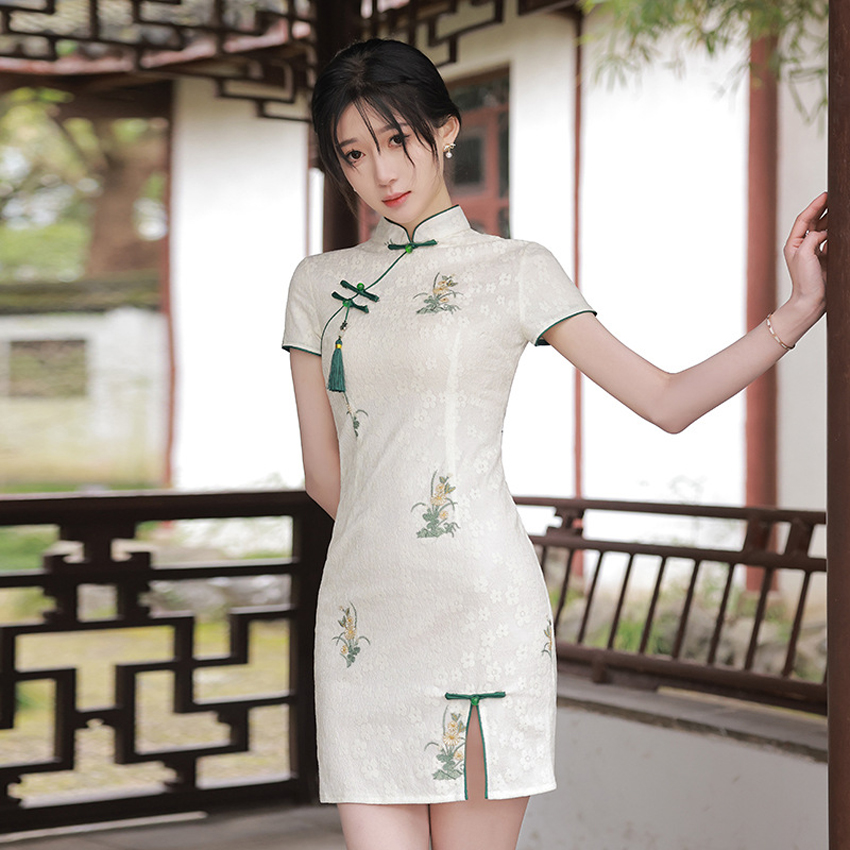 Elegant White Qipao Dress for Women - Perfect for Parties Elegant White Qipao Dress for Women - Perfect for Parties