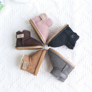 Nouvelles <span class=keywords><strong>bottes</strong></span> de neige décontractées pour enfants <span class=keywords><strong>en</strong></span> peau de mouton, à velcro, chaudes pour l'hiver, antidérapantes, chaussures pour tout-petits, pantoufles chaudes pour la maison - Product Image 1