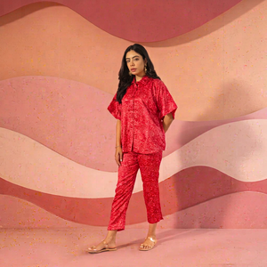 Ensemble de pyjama rouge à imprimé floral, col mandarin, manches courtes, coupe ample, respirant, tissé, tenue décontractée d'été pour femmes - Product Image 1