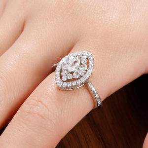 Anello da Donna T0607 in Oro Bianco con Diamante Naturale Taglio a Pera, Anello di Fidanzamento con Diamante Colore G e Design Halo - Product Image 1