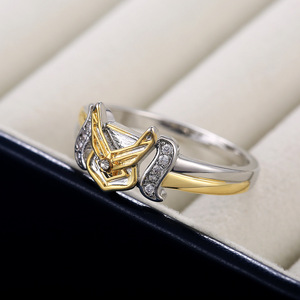 Anello a Stella da Donna, Bicolore, Forma di Stella, Aperto e Regolabile, Gioiello Minimalista Chic per Uso Quotidiano - Product Image 3