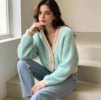 Cardigan court en tricot doux et moelleux pour femme, avec décorations florales 3D et perles, col en V, manches longues, pull d'automne en peluche douce