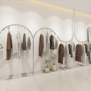 Estante de pared de Metal para exhibición de ropa de mujer, estantes creativos de acero inoxidable para ropa