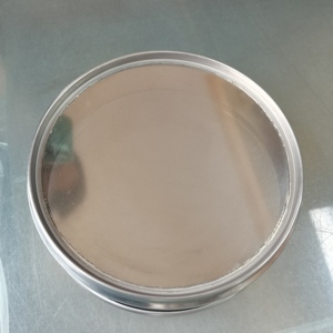 Tamis de calibrage métallique à cadre large et grand diamètre avec nervures renforcées pour le criblage industriel des matériaux à gros granulométrie et des matériaux bruts en vrac - Product Image 5