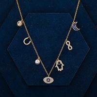 Collier SLOONG plaqué or 14 carats avec pendentif Hamsa œil porte-bonheur et zircon cubique blanc et bleu délicat pour femme