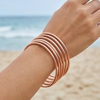 Brazalete Apilable de Acero Inoxidable con Baño PVD Tricolor, Cable Redondo de 3mm, Impermeable e Hipoalergénico para Mujer