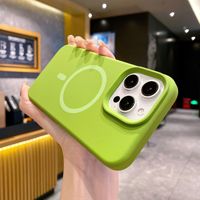 Coque de protection pour téléphone portable en silicone liquide, peinte par pulvérisation, avec forte aspiration magnétique, couleur unie, pour 15 Pro Max