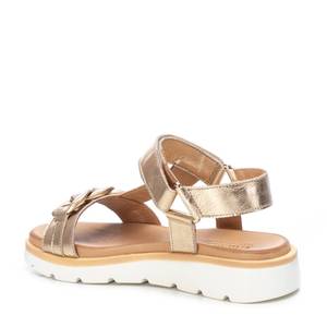 Sandali bassi da donna Carmela con plateau e cinturino a T color oro metallizzato, scarpe estive - Product Image 3