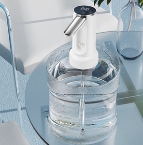 Mini <span class=keywords><strong>dispensador</strong></span> <span class=keywords><strong>de</strong></span> bomba <span class=keywords><strong>de</strong></span> <span class=keywords><strong>agua</strong></span> eléctrica portátil <span class=keywords><strong>Dispensador</strong></span> <span class=keywords><strong>de</strong></span> <span class=keywords><strong>escritorio</strong></span> automático con carcasa <span class=keywords><strong>de</strong></span> plástico para uso en automóviles y exteriores - Product Image 3