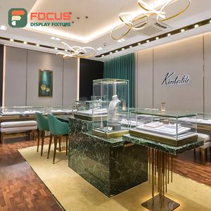 Vitrine de présentation de bijoux en bois avec éclairage LED de luxe, étagère de présentation de bijoux haut de gamme, présentoir de haute qualité - Product Image 1