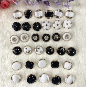 Nhà Máy Bán buôn 18L 20L 24L 28L 34L kích thước lớn nhựa ABS nút áo kết hợp nút nhựa - Product Image 3