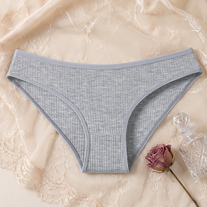 Culottes Bikini Grises en Coton Tricoté Respirant pour Femmes – Couleur Unie, Taille Mi-Haute, Confortables pour Usage Quotidien – Vente en Gros - Product Image 3