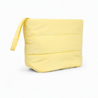 Pochette de maquillage matelassée jaune, pochette cosmétique douce avec poignée supérieure, trousse de toilette de voyage avec fermeture éclair, étui de rangement portable