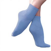 Vente en gros de chaussettes antidérapantes respirantes personnalisées pour femmes et enfants, pour la danse, la gym, le yoga, le pilates