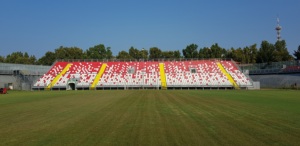 Fabriqué en Italie Marque CETA Acier galvanisé à chaud Matériaux de haute qualité Installation facile Gradins de terrain de football Modulaires - Product Image 2