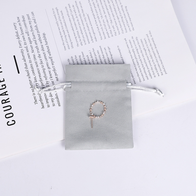 ผ้าเช็ดแว่นและถุงเก็บฝุ่น สีเทาอ่อน