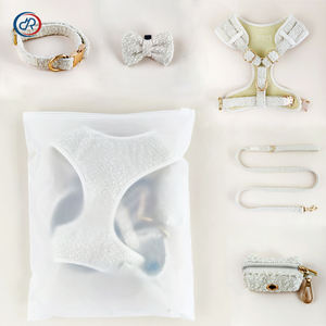 2026 Bouclé mewah baju kekang hewan peliharaan dengan lapisan jaring empuk & emas perangkat keras wol anjing kustom memanfaatkan Set tali anjing - Product Image 4