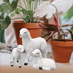 Figurine de chèvre en résine avec 3 ornements de jardin d'agneaux pour la cour de la ferme - Product Image 3
