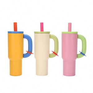 Vaso de viaje de acero inoxidable de estilo americano de 40Oz, tapa sin BPA, cubierta de paja, mango personalizable, taza fría caliente ODM - Product Image 1