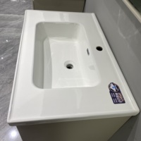 Meuble de salle de bain moderne de luxe crème avec vasque intégrée, coiffeuse et miroir LED pour salle de bain