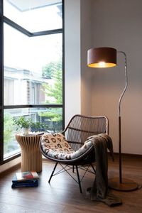 Elegante sillón contemporáneo con tapicería de primera calidad y Marco de ratán para sala de estar al aire libre o uso en hoteles - Product Image 4