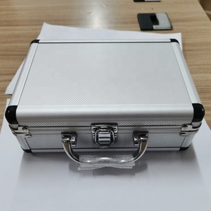Juego de <span class=keywords><strong>Brocas</strong></span> de Corona para Perforación de Porcelana, Soldadas al Vacío, en <span class=keywords><strong>Caja</strong></span> de Aluminio Vacía - Product Image 4