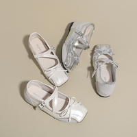 Nouvelles chaussures Mary Jane style ballerine à empiècements en maille et bride croisée, à bout carré et semelle plate pour femme