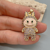 Vente en gros de pendentifs et breloques personnalisés Labubu en forme de personnage de dessin animé, plaqués or 18 carats, avec zircon et cristal, tendance, pour la fabrication de bijoux de mariage