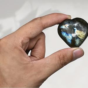 Corazón de Labradorita al por mayor, piedra natural negra con tonos azules y verdes, herramienta portátil de alineación, decoración para equilibrio corporal, uso navideño - Product Image 4