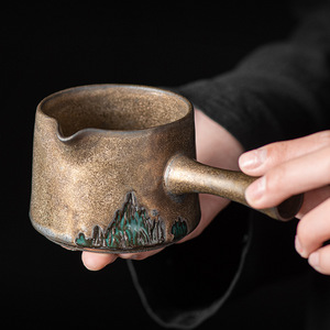 Tasse à thé japonaise style rétro en céramique avec poignée latérale dorée, grande carafe anti-brûlure, ustensiles de thé <span class=keywords><strong>Gong</strong></span> Dao Bei - Product Image 1
