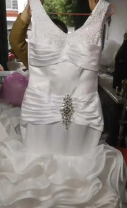 Robe de mariée élégante et sexy pour femme, en satin, ornée de perles, épaules dénudées, volants étagés, traîne chapelle - Product Image 6