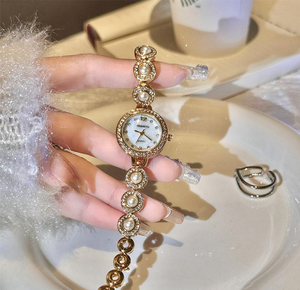 Orologio da Polso Vintage con Perle per Donne e Studentesse, Stile Retrò, Regalo Originale - Product Image 3