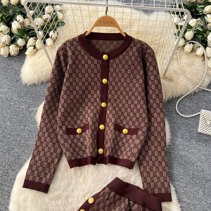 Conjunto de 2 Piezas de Punto con Botones Dorados Estilo Tweed de Lujo para Mujer, Chaqueta Corta y Pantalones de Pierna Ancha de Cintura Alta, <span class=keywords><strong>Venta</strong></span> al por Mayor OEM - Product Image 4