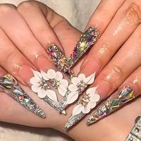 Faux Ongles en Acrylique Extra Longs Stiletto Nude Transparent avec Fleurs 3D Multi-Tailles et Strass AB Faits Main Élégants Couverture Complète des Doigts