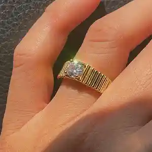 Waterproof Jewelry 18K Gold Plated Stainless Steel Striped Single Zircon Rings Ladies Simple Cubic Zirconia Jewelry In China