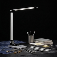 Lampe de table LED sans fil contemporaine avec chargeur intégré, protection oculaire, commande tactile, panneau latéral flexible et éclairage à intensité variable pour salle de lecture