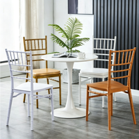 Chaise Chiavari en plastique PP blanc de haute qualité, empilable et portable, idéale pour les banquets, mariages, réceptions et événements – Vente en gros