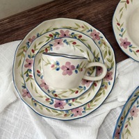 Nouvel Arrivage 2026 – Ensemble Tasse et Assiette en Céramique Peintes à la Main, Glaçure Mate, Motifs Floraux – Vaisselle pour Mariages et Événements