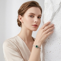 Bracelet Chaîne Tennis LUOYUNE au Design Unique, Fermoir Trèfle Entièrement Sertie de Zircons, en Acier Inoxydable Plaqué Or, Bijou Tendance et Élégant pour Femme