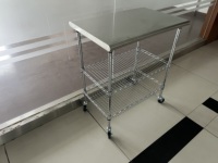 Banc de travail XIANGYING - Certifié NSF, robuste, capacité de charge de 300 kg/m, pieds réglables en hauteur, finition mate brossée, au niveau du sol