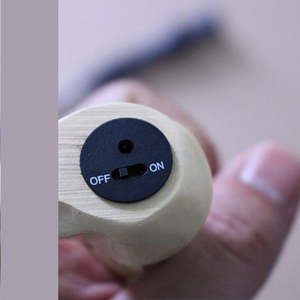 Varitas Mágicas Electrónicas con Efecto de Llama para Magia Escénica, Disfraces de Halloween, Accesorios de Cosplay con Efecto de Bola de Fuego y Llama Intermitente - Product Image 4