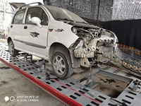 Machine de redressage de châssis automobile à 5 trous, certifiée CE, pour la réparation de carrosseries métalliques