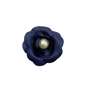 Pinza para el pelo estilo coreano con flor de camelia y perlas, 12 cm, hecha a mano en tela, para uso diario. - Product Image 5