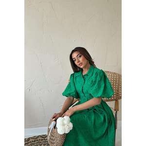 Vestido Corto Elegante de Oficina para Mujer con Mangas Abullonadas Verdes, Cinturón y Volantes, Tallas 2XL 3XL, Ideal para Otoño - Product Image 2